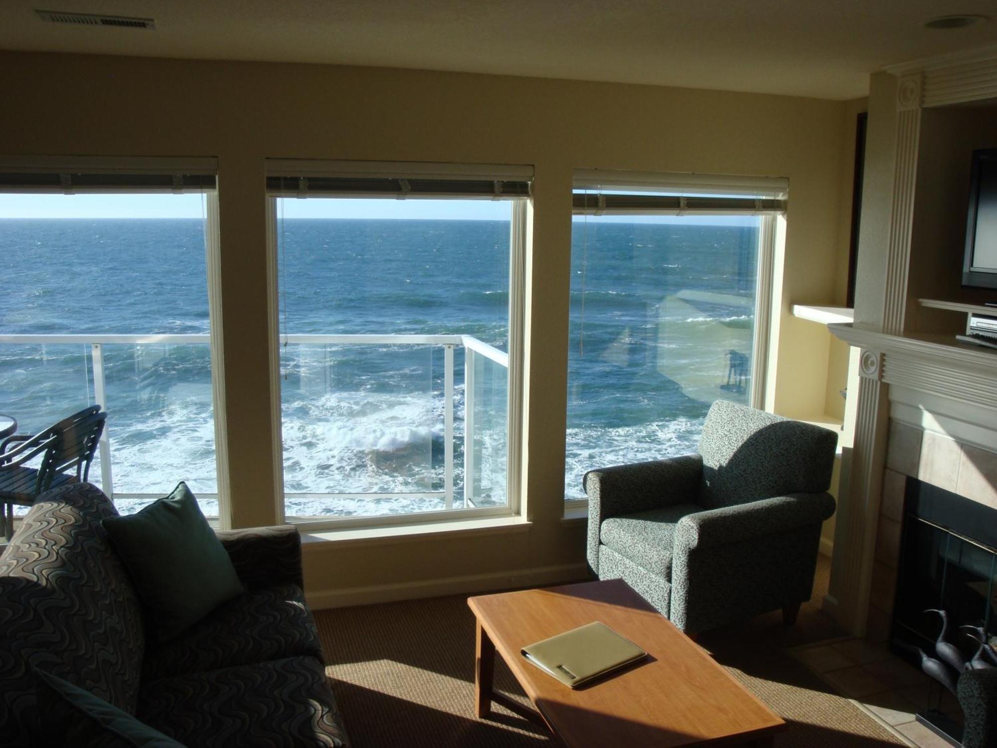 Whale Pointe - Ocean Front 2 Bedroom 2 Bath - Assignment 2 Depoe Bay Room photo